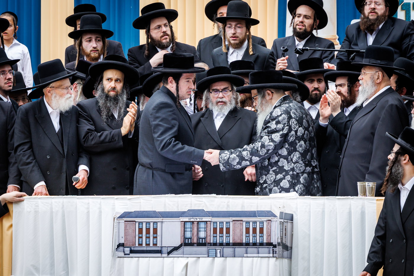 האדמו"ר מסאטמר בביקור במחנות הקיץ