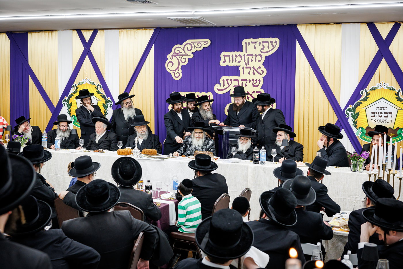 האדמו"ר מסאטמר בביקור במחנות הקיץ
