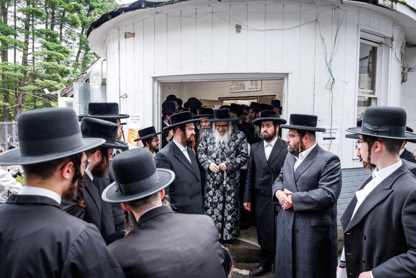האדמו"ר מסאטמר בביקור במחנות הקיץ