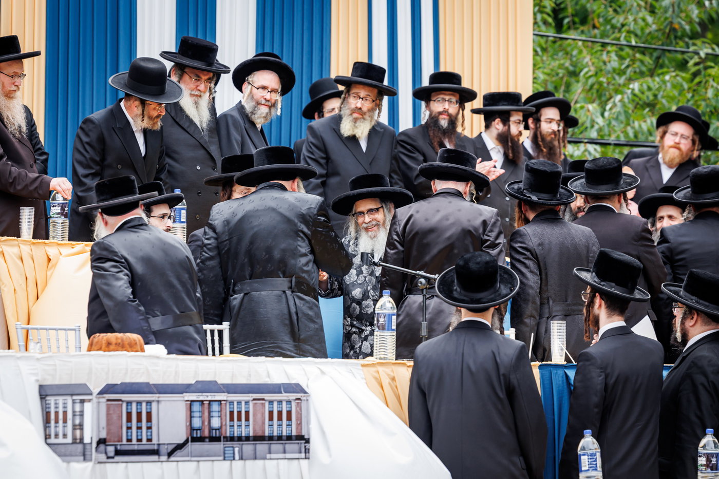 האדמו"ר מסאטמר בביקור במחנות הקיץ