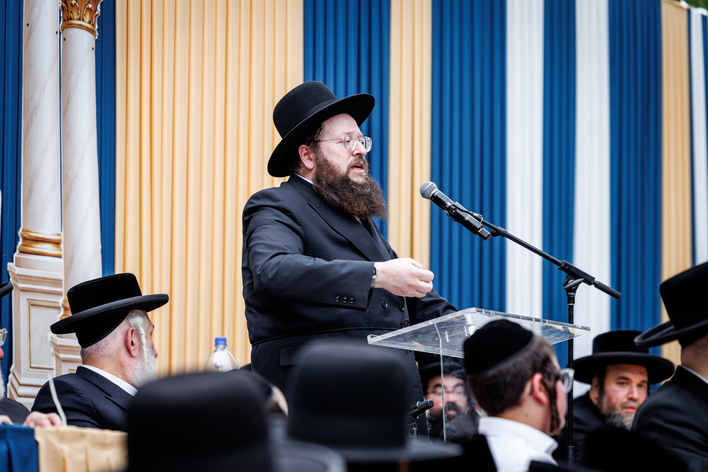 האדמו"ר מסאטמר בביקור במחנות הקיץ
