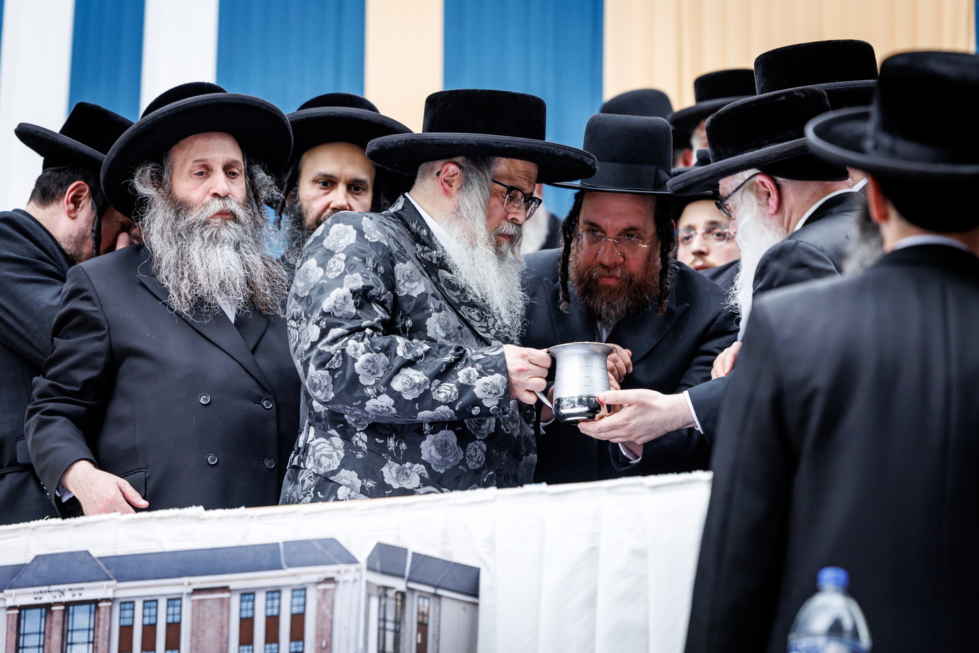 האדמו"ר מסאטמר בביקור במחנות הקיץ