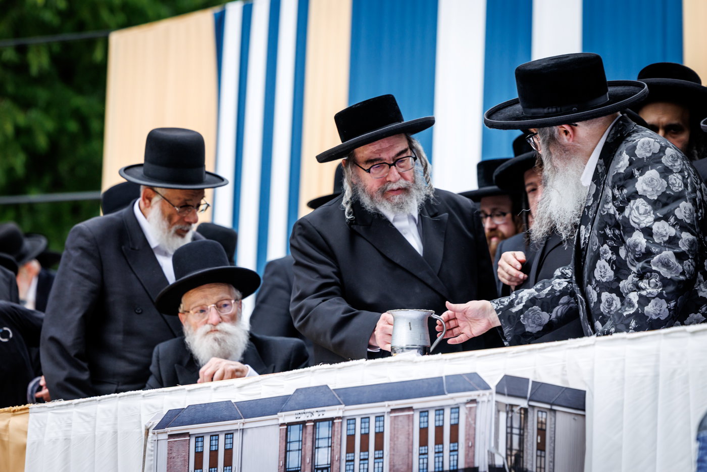 האדמו"ר מסאטמר בביקור במחנות הקיץ