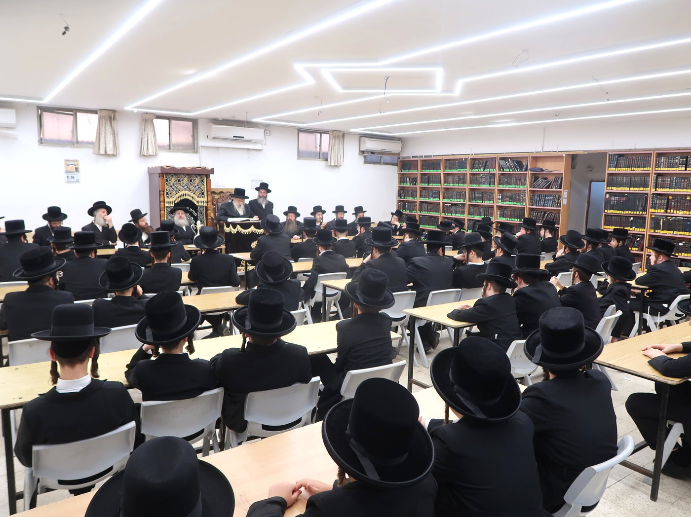 פתיחת הזמן בישיבת טשארנאביל
