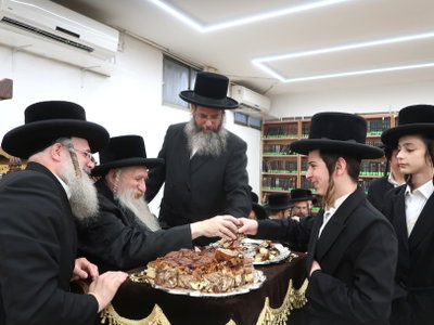 פתיחת הזמן בישיבת טשארנאביל
