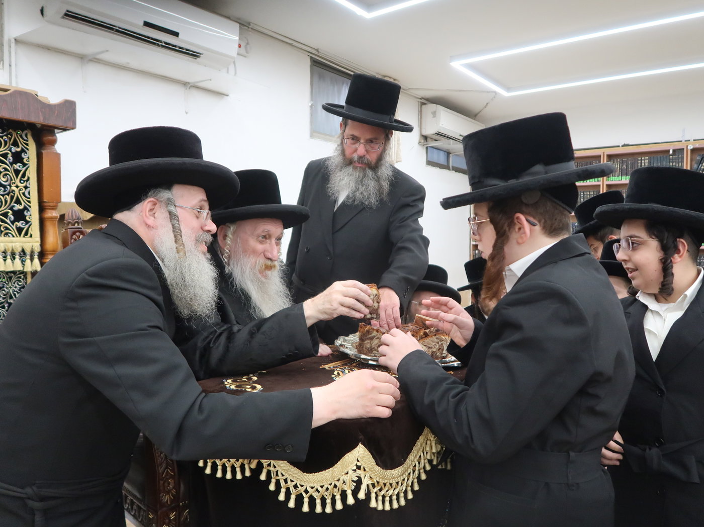 פתיחת הזמן בישיבת טשארנאביל