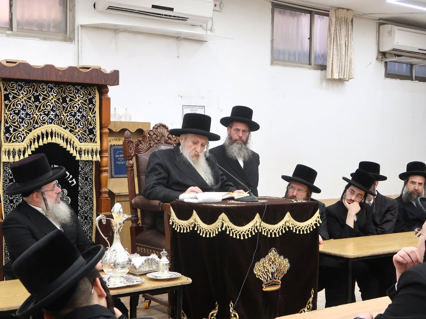 פתיחת הזמן בישיבת טשארנאביל