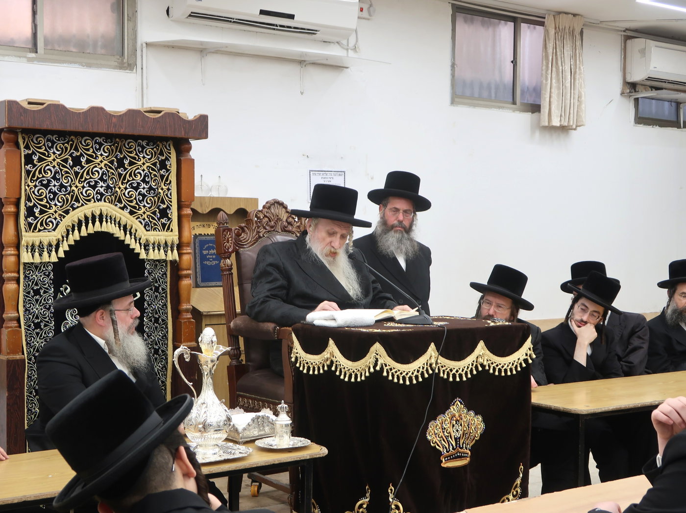 פתיחת הזמן בישיבת טשארנאביל