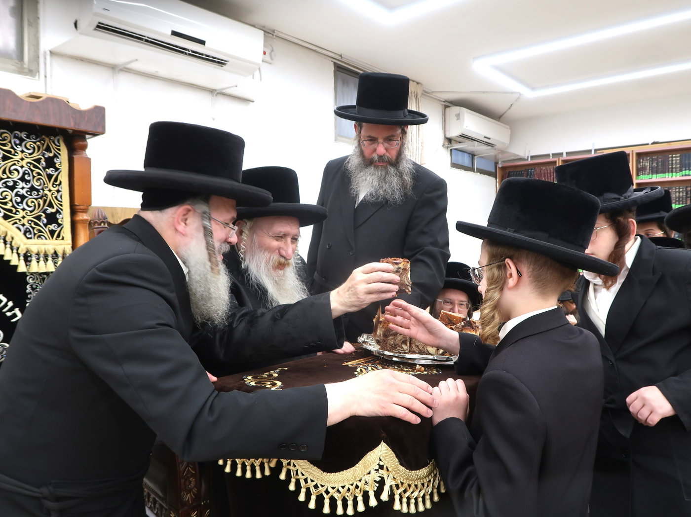 פתיחת הזמן בישיבת טשארנאביל