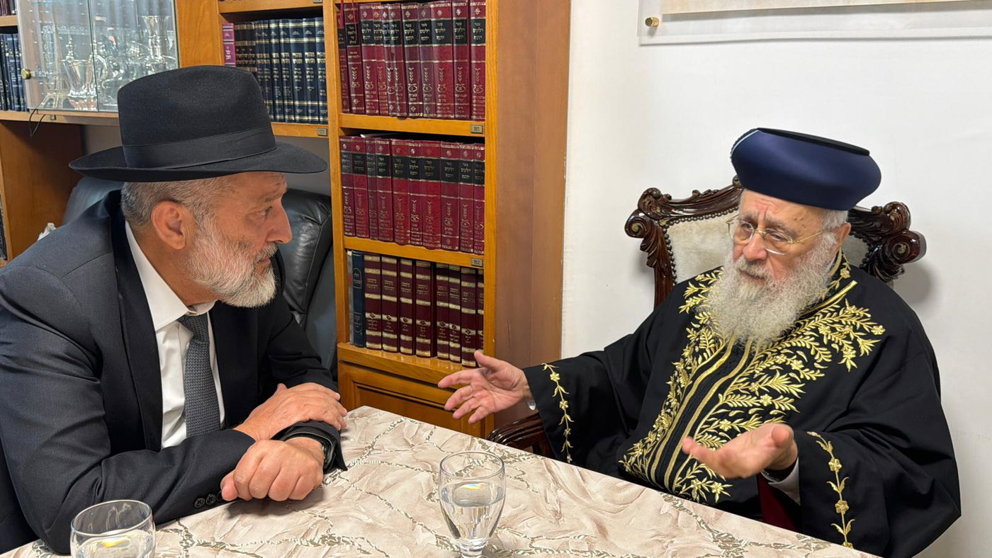אריה דרעי במעונו של הראש"ל הגר"י יוסף