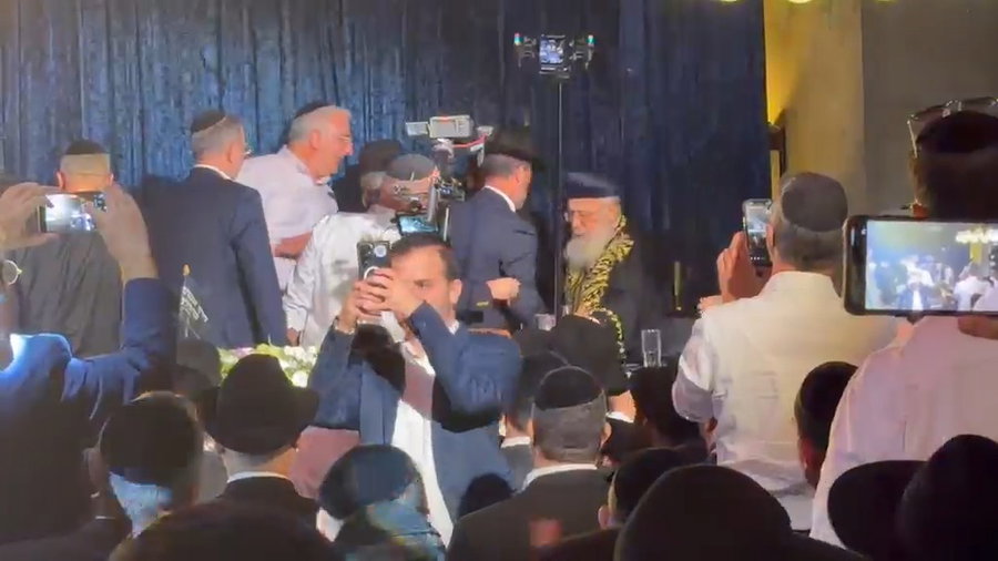 כניסת הראש"ל לעצרת הבחירות הראשונה