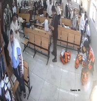 הדרמה נקלטה במצלמה: רוני קורס באמצע התפילה - הכונן שהיה פה במקרה מבצע החייאה