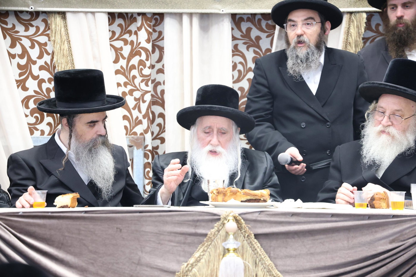 חנוכת הבית במכנובקא בעלזא ירושלים