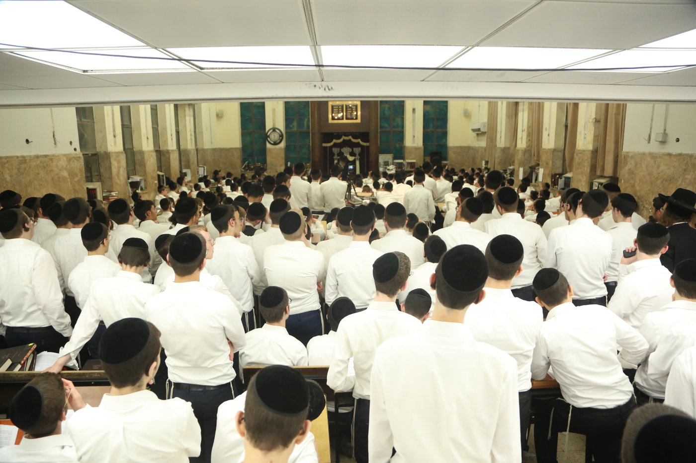 פוניבז': מאות בחורים מ'המחבלים' בעצרת ושיחת התעוררות לביטול 'גזירת הפינוי'