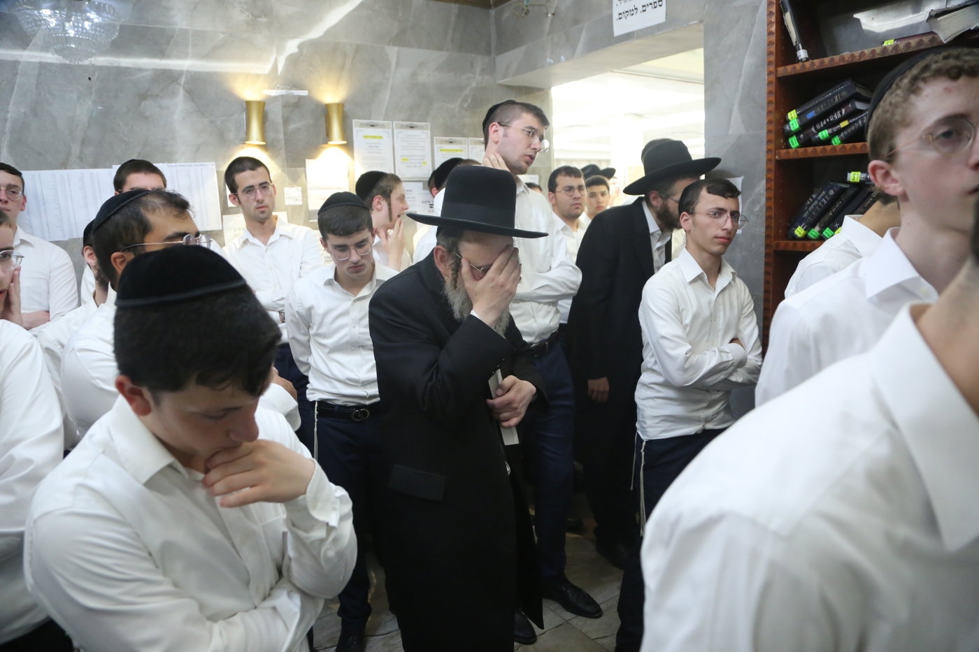 פוניבז': מאות בחורים מ'המחבלים' בעצרת ושיחת התעוררות לביטול 'גזירת הפינוי'