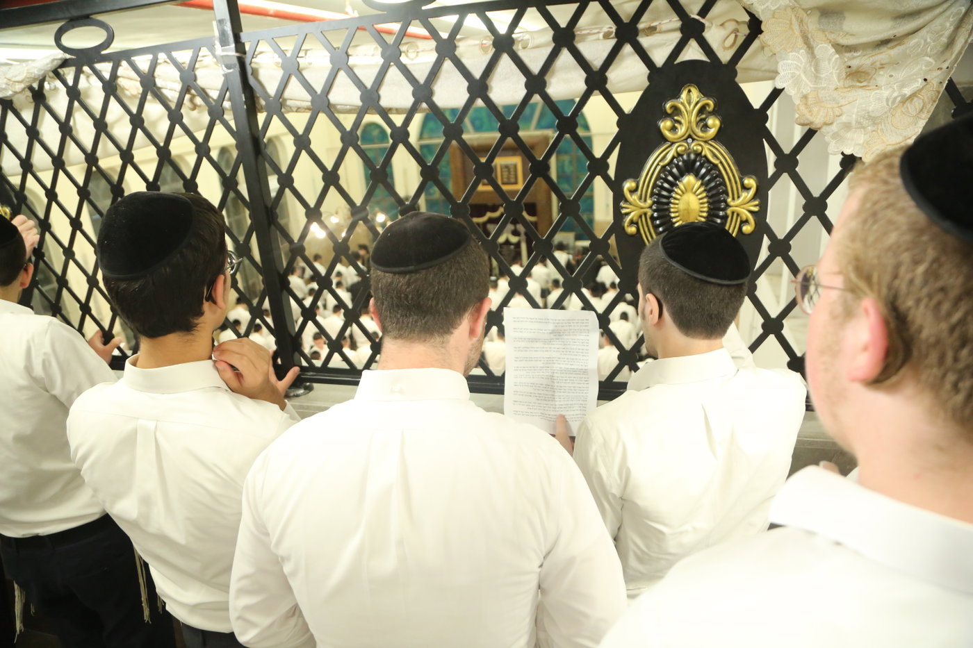 פוניבז': מאות בחורים מ'המחבלים' בעצרת ושיחת התעוררות לביטול 'גזירת הפינוי'