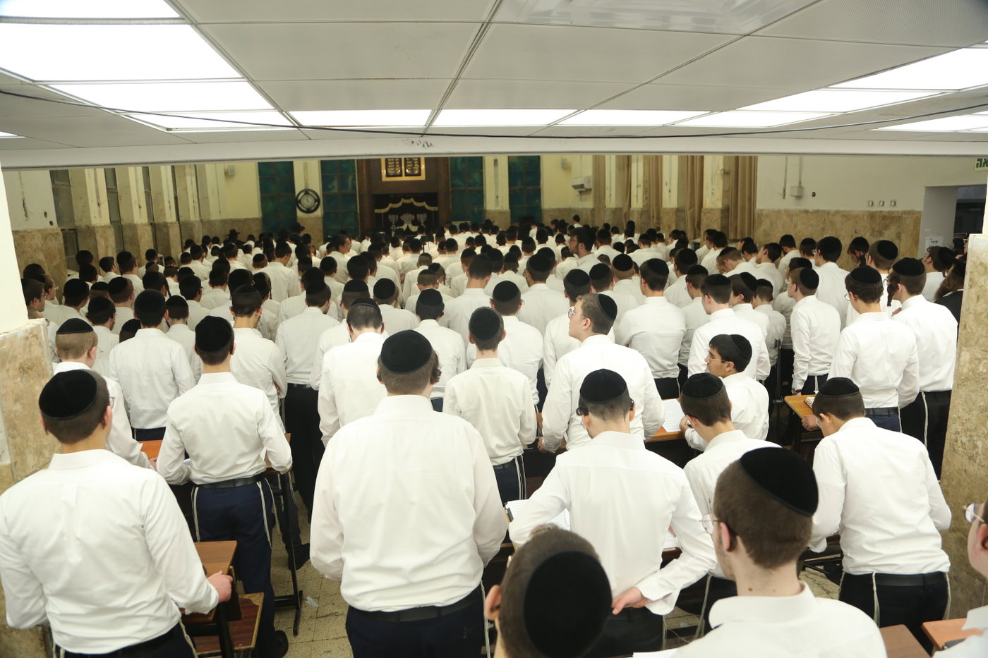 פוניבז': מאות בחורים מ'המחבלים' בעצרת ושיחת התעוררות לביטול 'גזירת הפינוי'