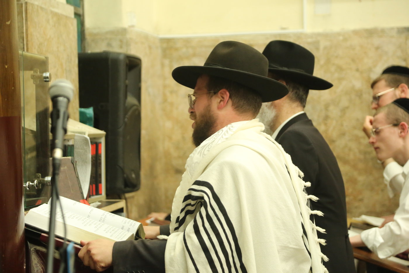 פוניבז': מאות בחורים מ'המחבלים' בעצרת ושיחת התעוררות לביטול 'גזירת הפינוי'