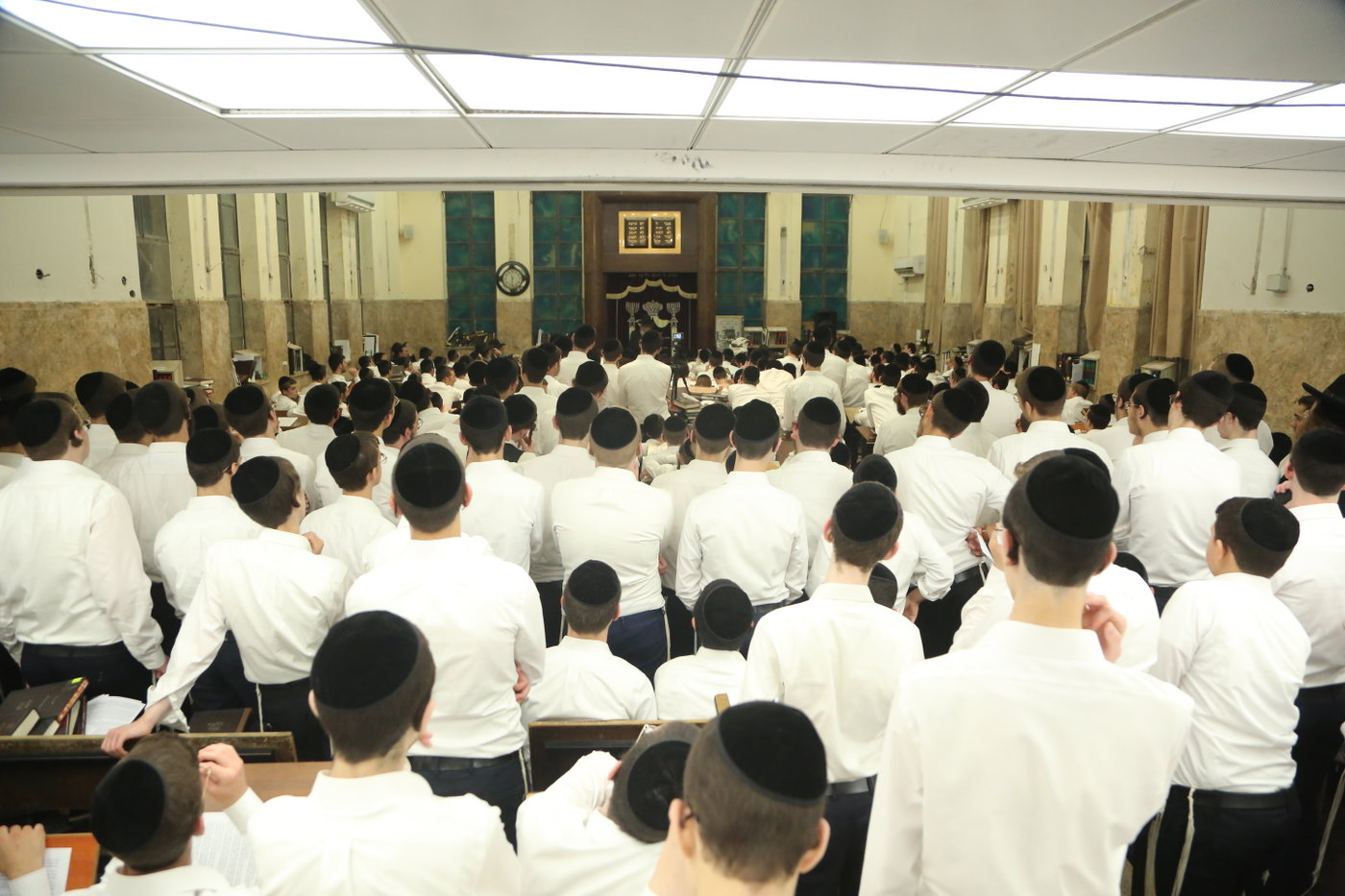 פוניבז': מאות בחורים מ'המחבלים' בעצרת ושיחת התעוררות לביטול 'גזירת הפינוי'