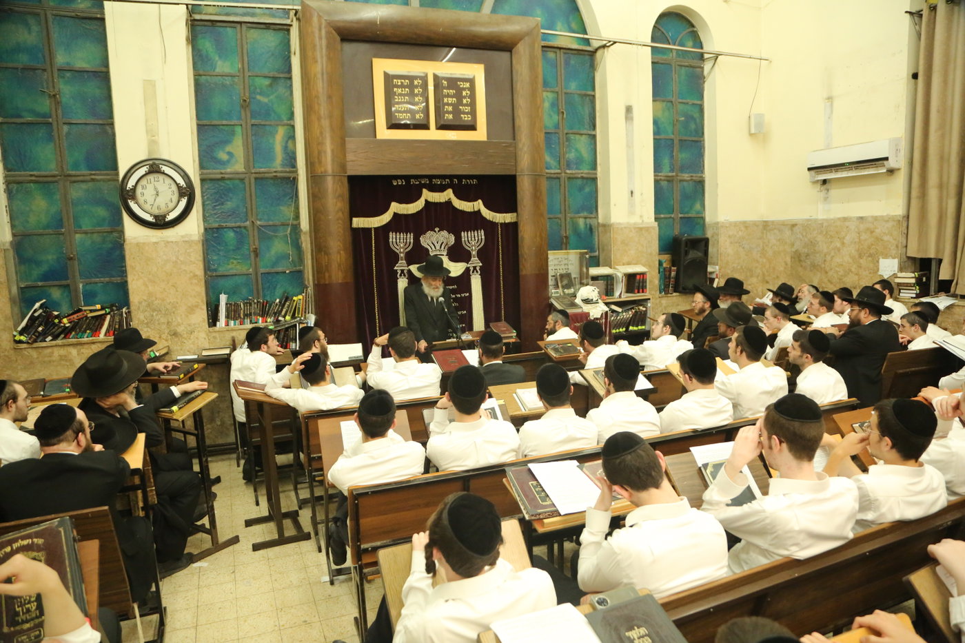 פוניבז': מאות בחורים מ'המחבלים' בעצרת ושיחת התעוררות לביטול 'גזירת הפינוי'