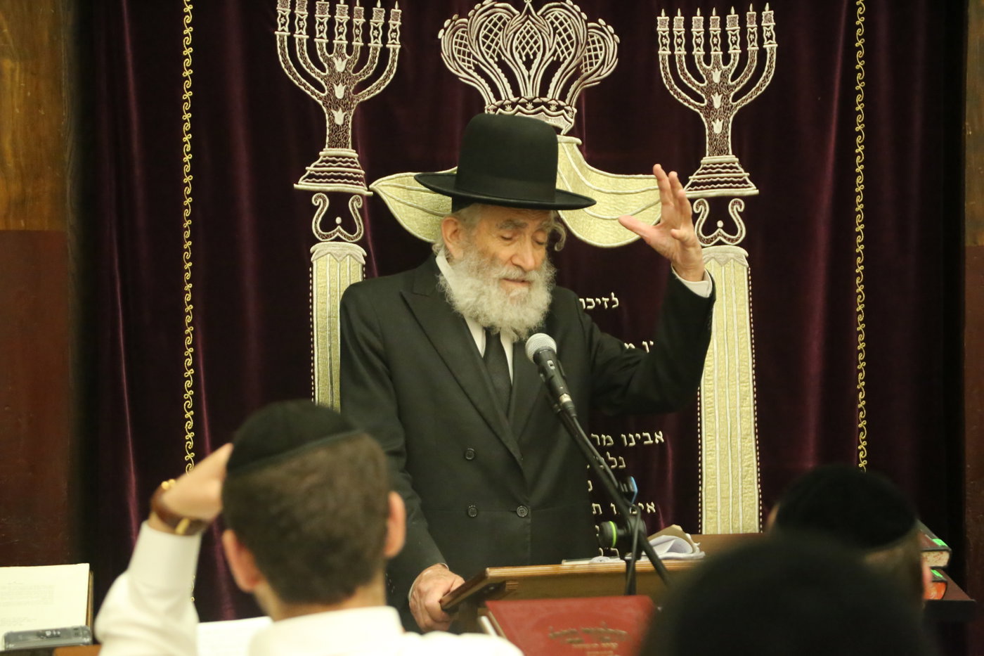 פוניבז': מאות בחורים מ'המחבלים' בעצרת ושיחת התעוררות לביטול 'גזירת הפינוי'