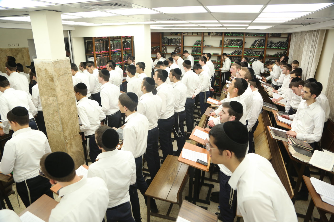 פוניבז': מאות בחורים מ'המחבלים' בעצרת ושיחת התעוררות לביטול 'גזירת הפינוי'