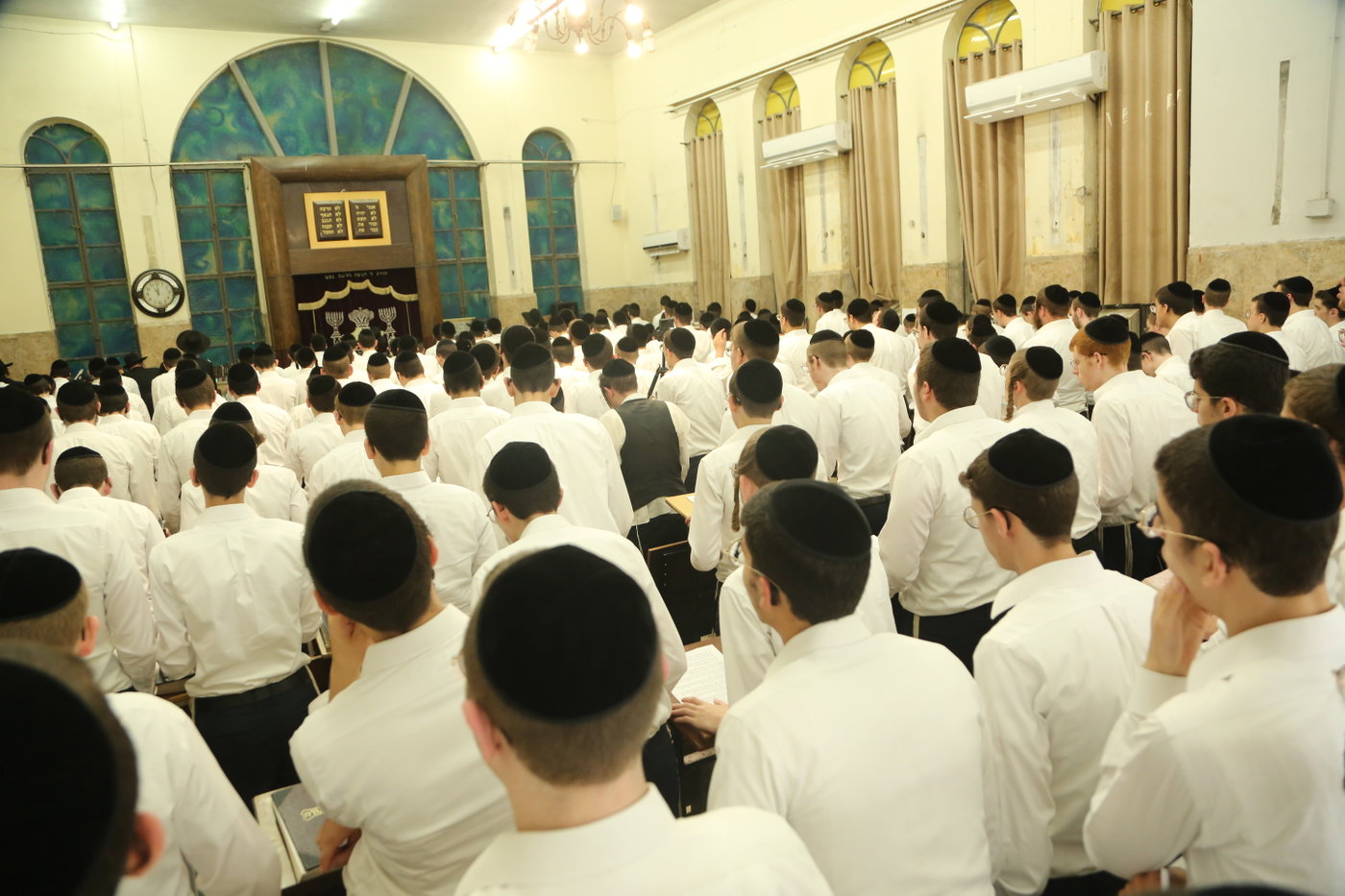 פוניבז': מאות בחורים מ'המחבלים' בעצרת ושיחת התעוררות לביטול 'גזירת הפינוי'