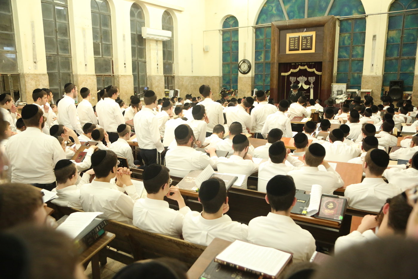 פוניבז': מאות בחורים מ'המחבלים' בעצרת ושיחת התעוררות לביטול 'גזירת הפינוי'