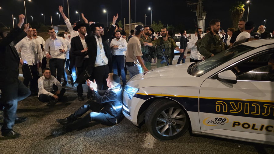 המעצר שמסעיר את המיינסטרים הליטאי: נכדו של הגר״נ זוכובסקי הוסגר לצבא | מהומות בכביש 443