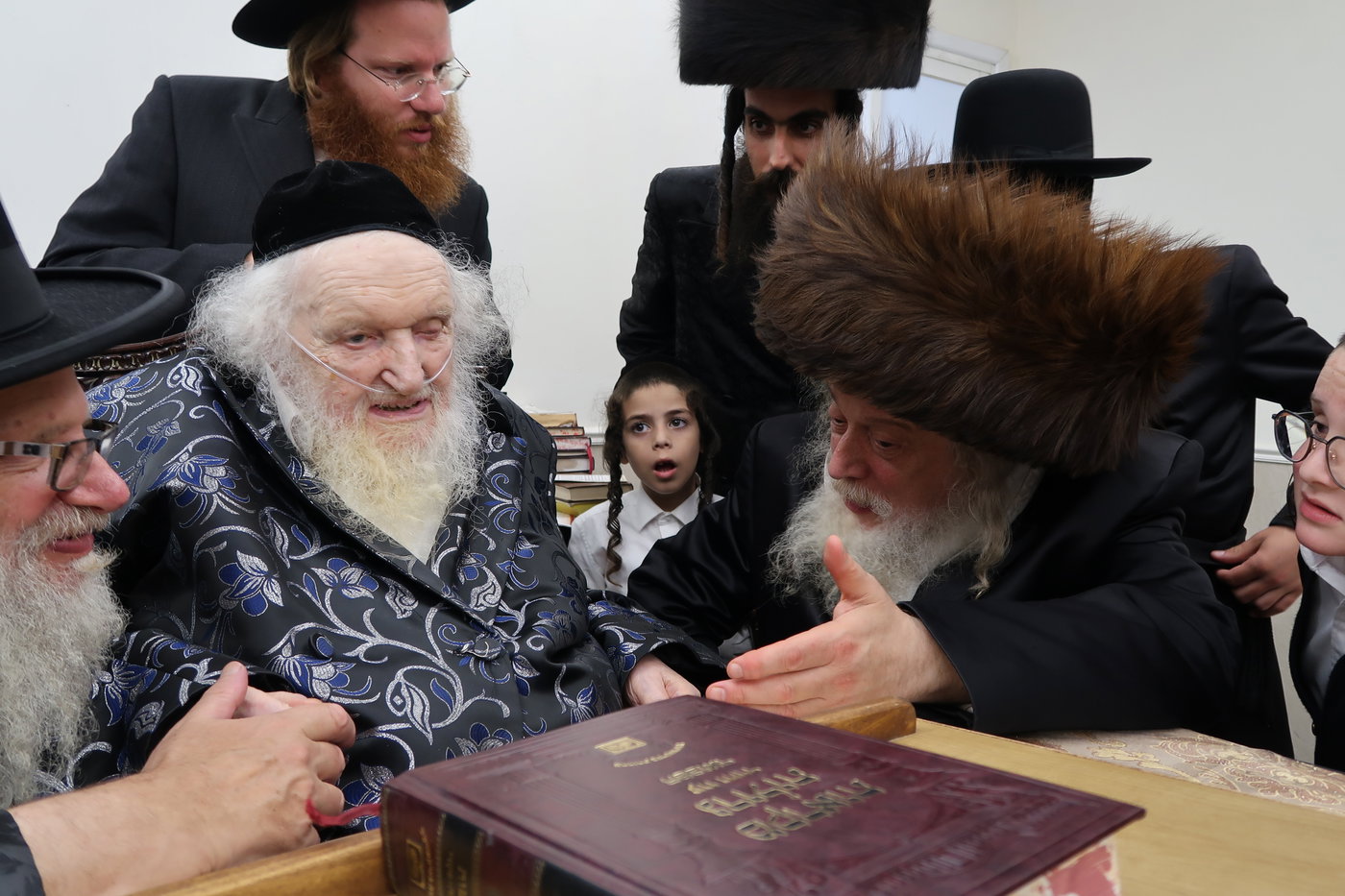 האדמו"ר ממבקשי אמונה בבית שמש