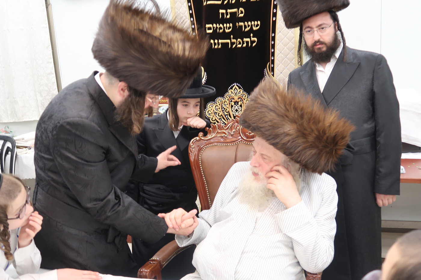 האדמו"ר ממבקשי אמונה בבית שמש