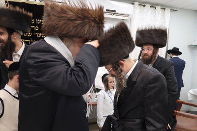האדמו"ר ממבקשי אמונה בבית שמש