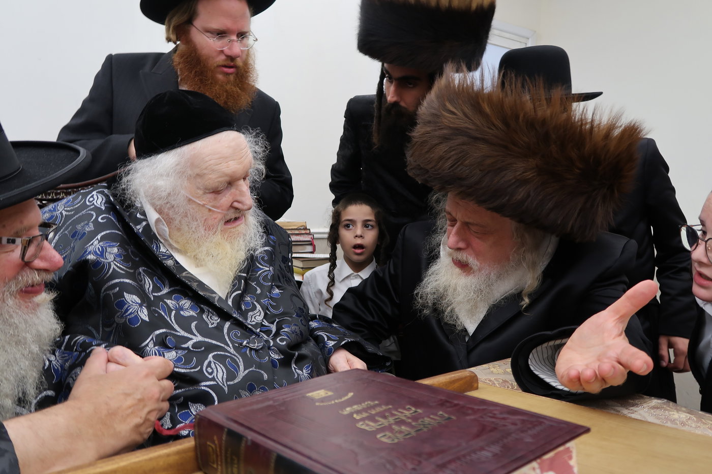 האדמו"ר ממבקשי אמונה בבית שמש