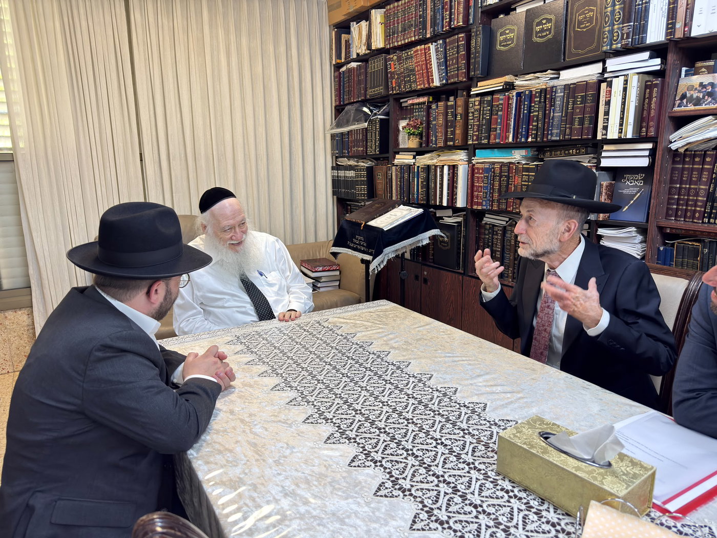 התיעוד מהמפגש של מקלב עם הרב כהנמן