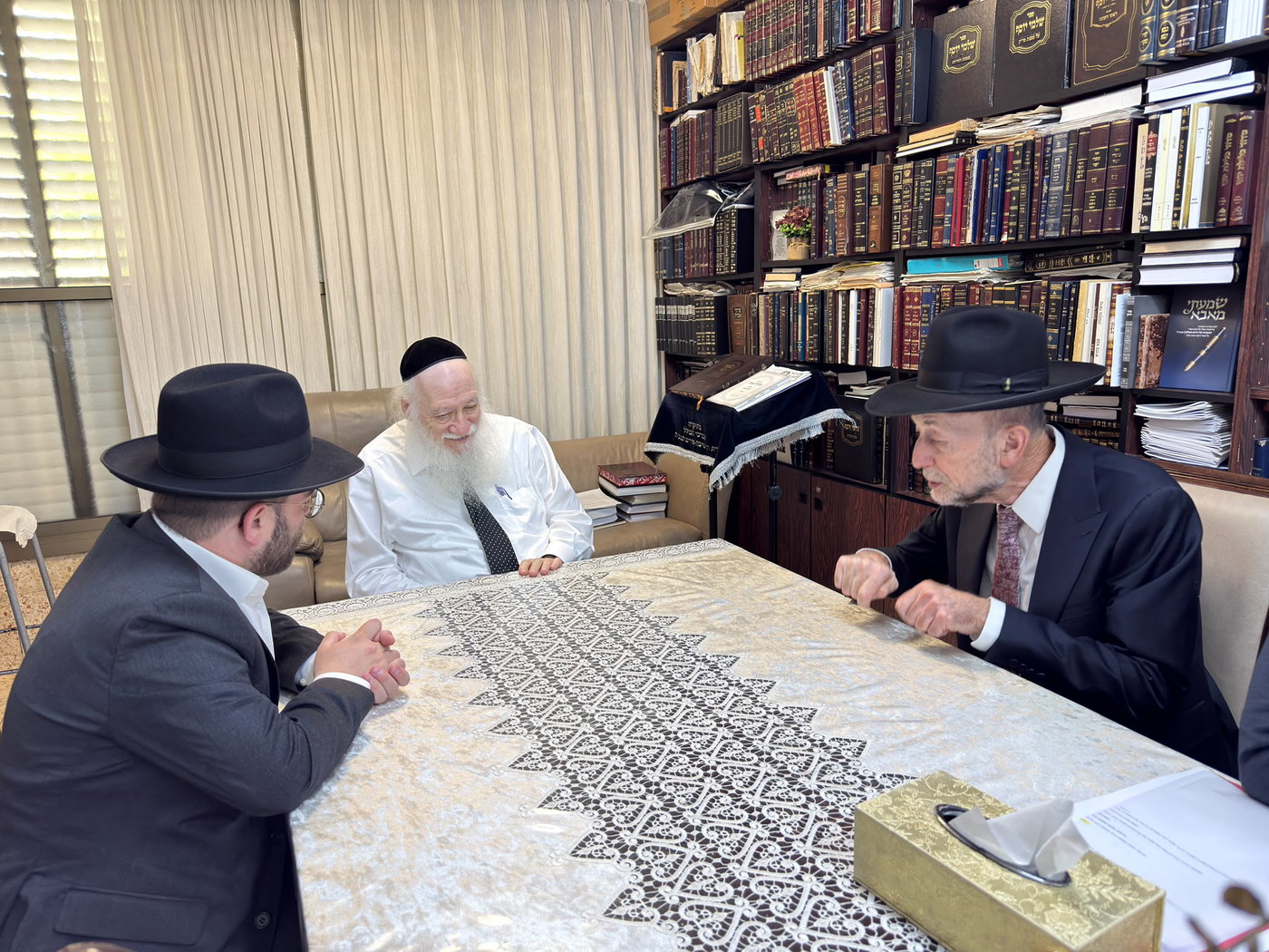 התיעוד מהמפגש של מקלב עם הרב כהנמן