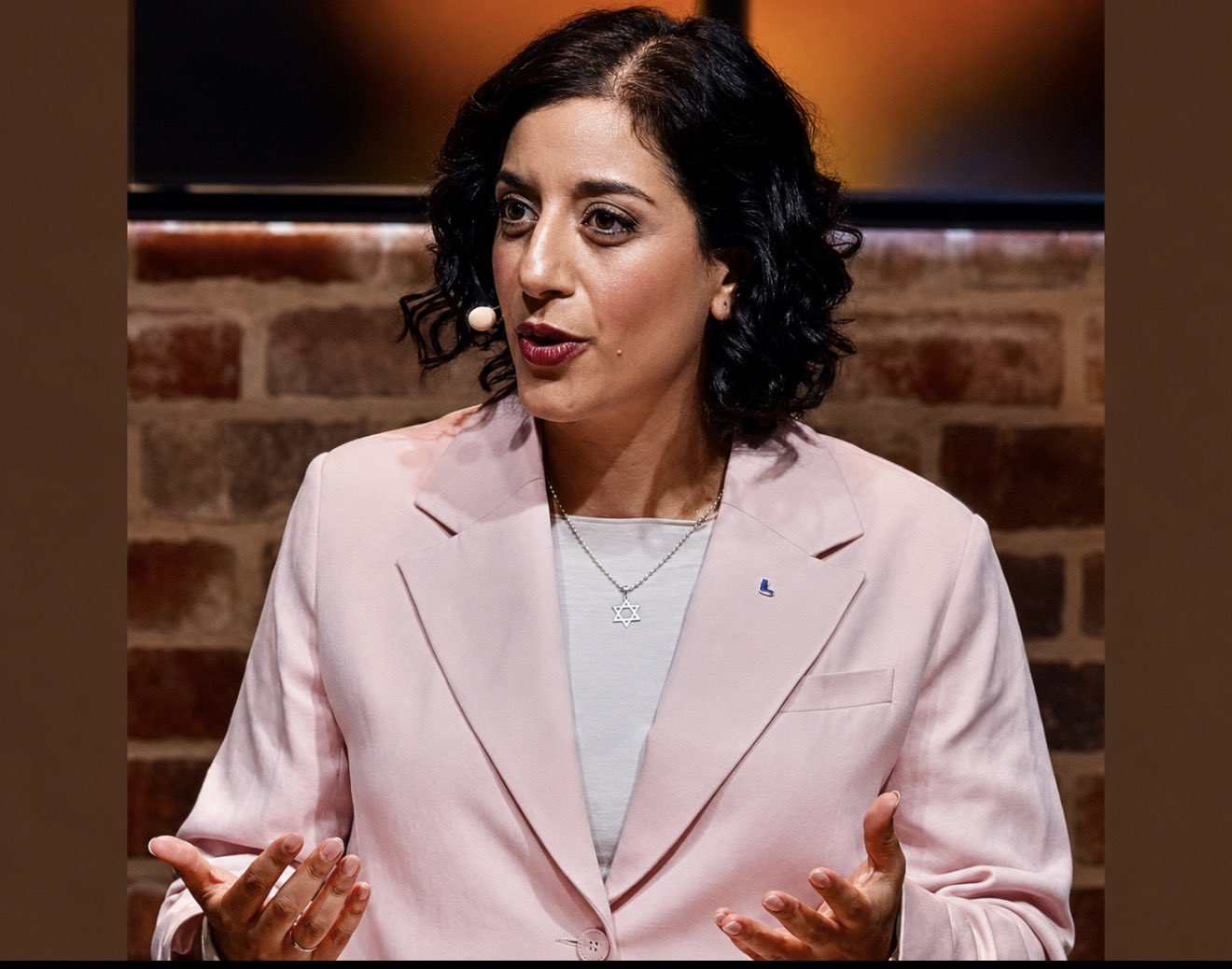 פלסטינית עם מגן דוד: סימונה מוחמסון, שרת החינוך של שווידה