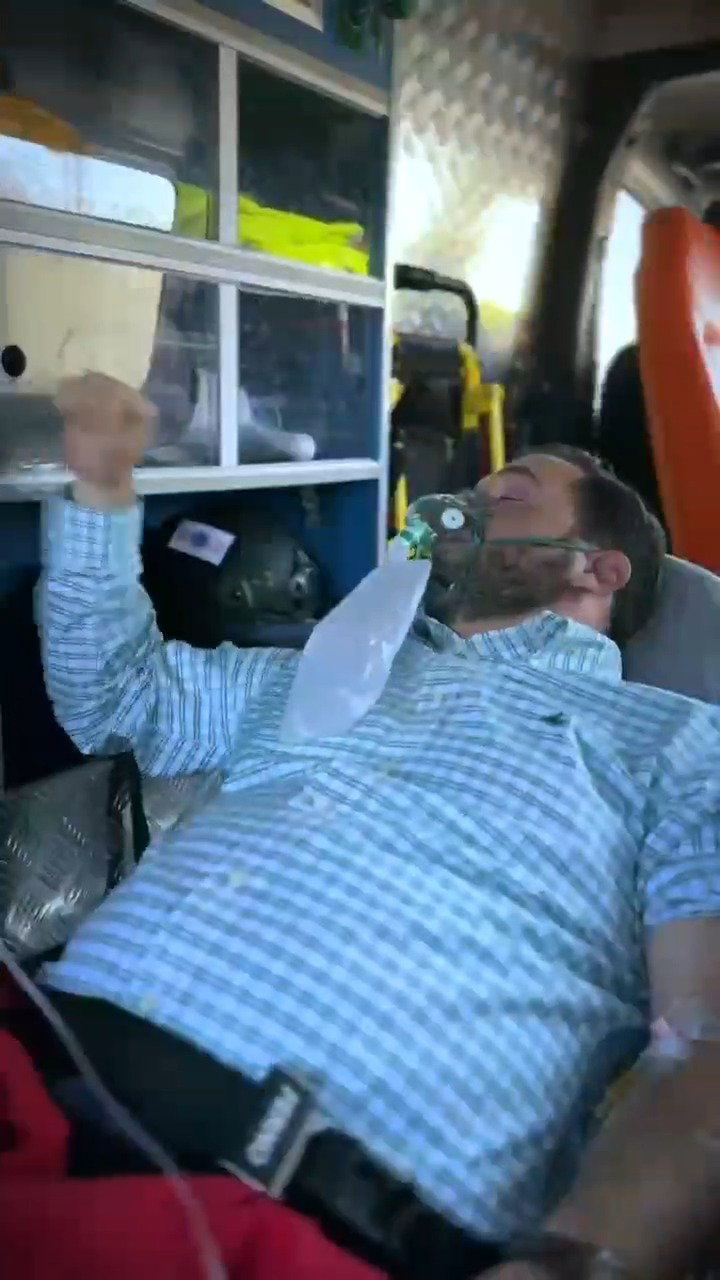 הרגעים הדרמטיים בתוך האמבולנס - בוגרד תקוע בפקקים כתוצאה מההפגנות 