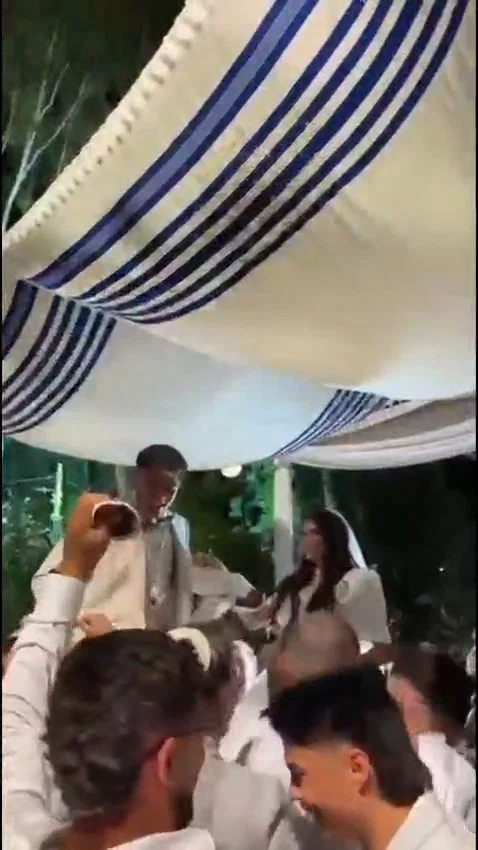 לוחם האגרוף אהבת השם גורדון התחתן כדת משה וישראל | צפו