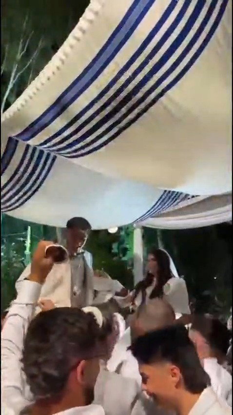 לוחם האגרוף אהבת השם גורדון התחתן כדת משה וישראל