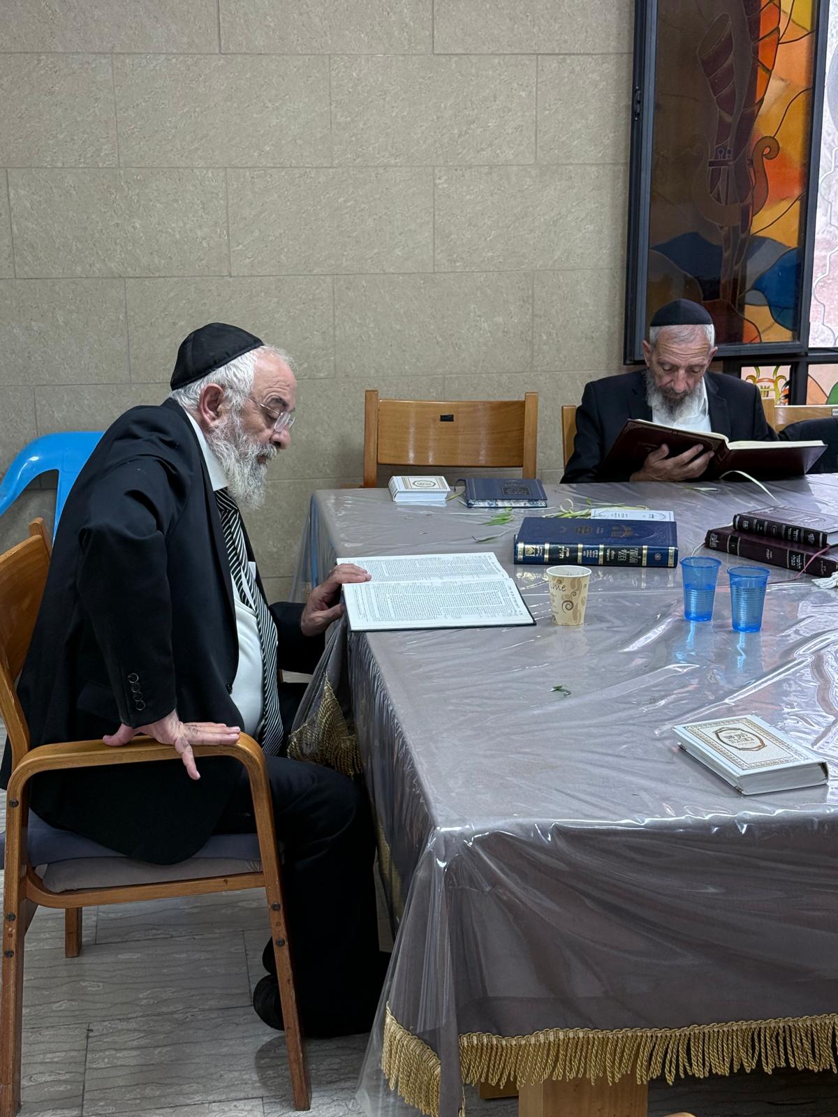 המנוח זצ"ל במסירת שיעור