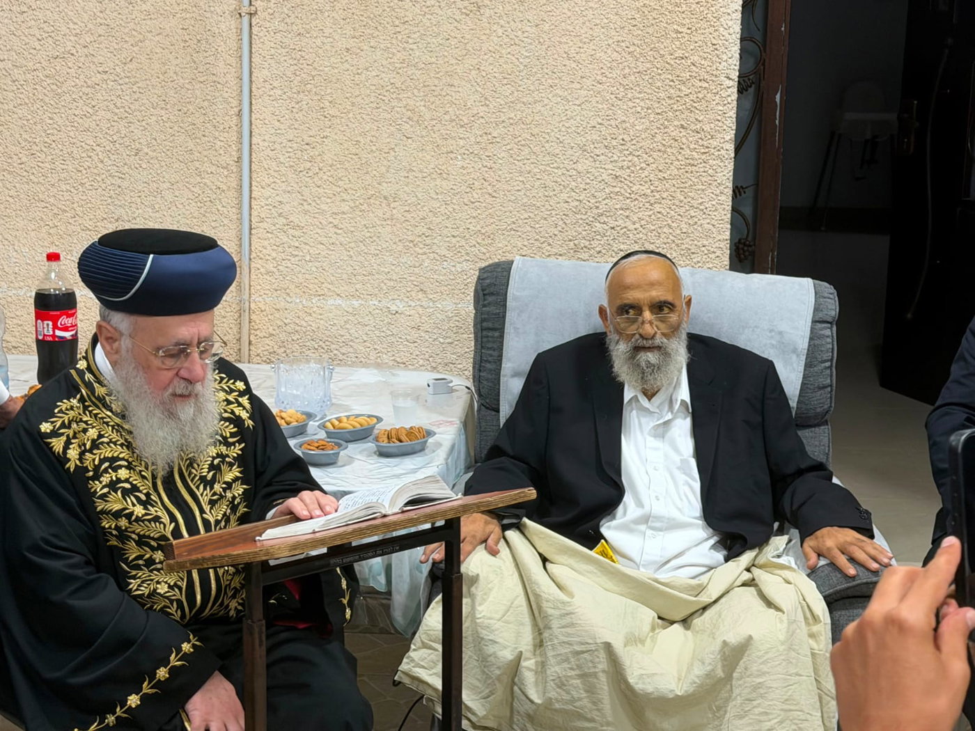 הראשל"צ הגר"י יוסף בביקור חולים אצל המנוח לפני חודשיים