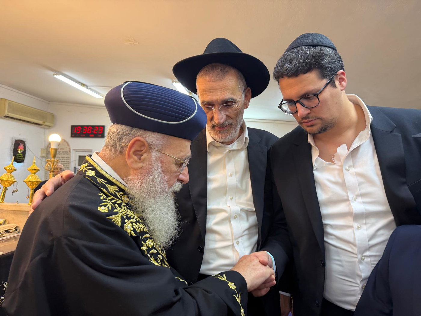 ניחום אבלים אצל משפחת כהן