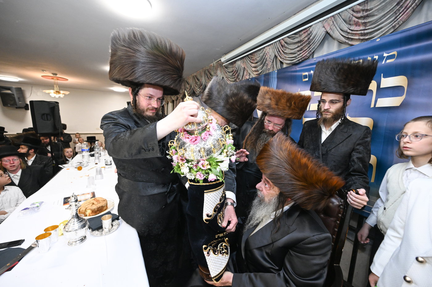 מעמד הכנסת ס"ת בזוועהיל
