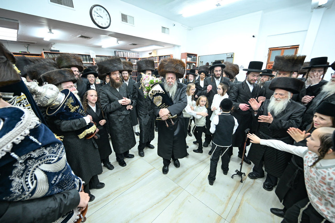 מעמד הכנסת ס"ת בזוועהיל