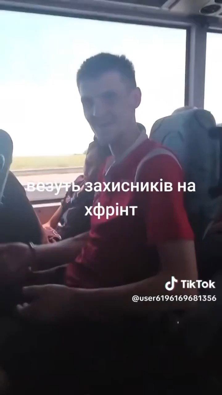 אזיקים באוטובוס הגיוס: סערה סביב גיוס החובה באוקראינה