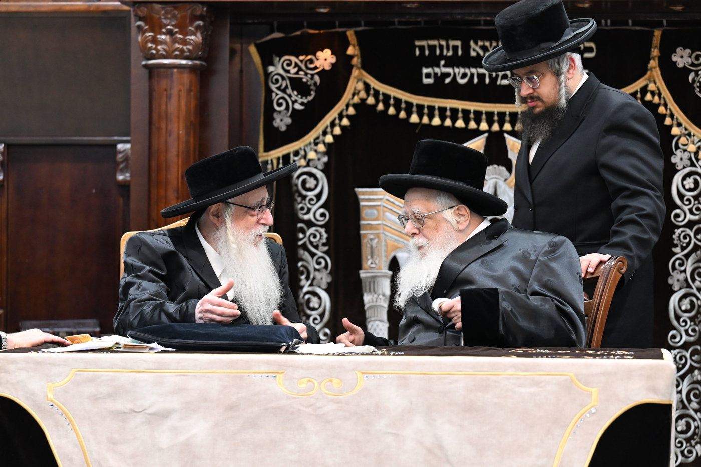 האדמו"ר מצאנז בקבלת קהל בחיפה