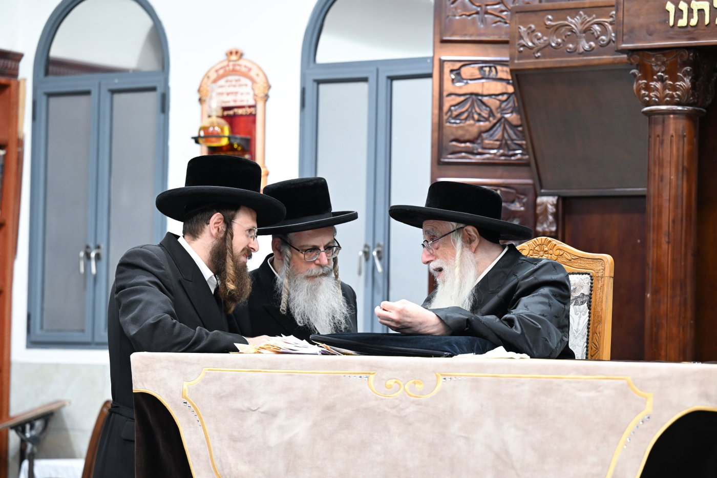 האדמו"ר מצאנז בקבלת קהל בחיפה