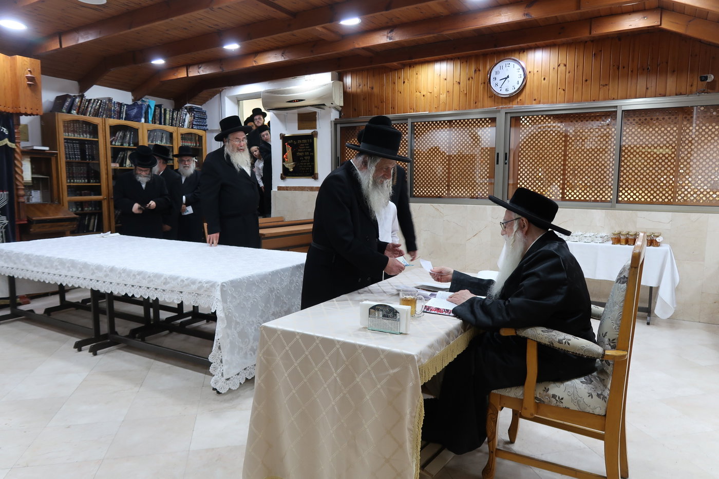 האדמו"ר מצאנז בקבלת קהל בצפת