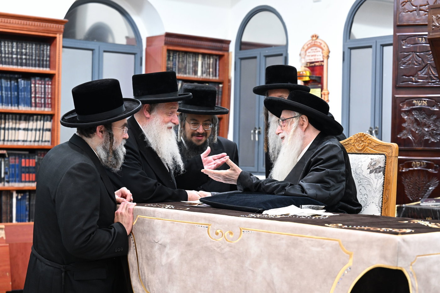 הגרד"ש זולדן אצל האדמו"ר מצאנז בקבלת קהל בחיפה
