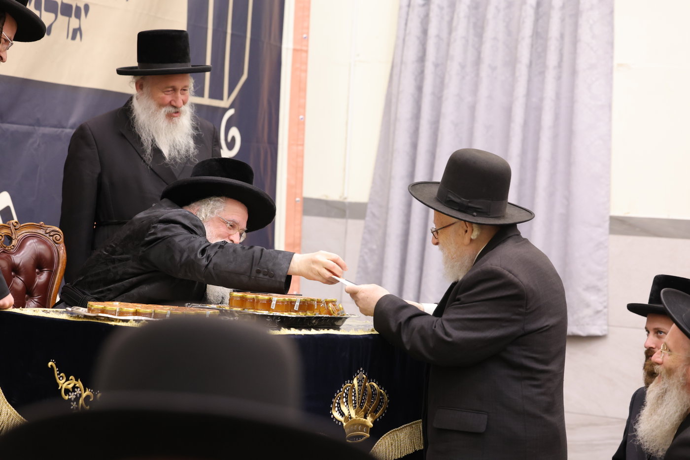 הכינוס בחצה"ק נדבורנה ירושלים